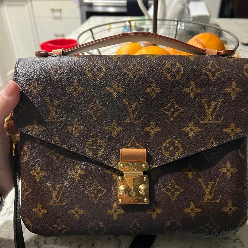 Louis Vuitton Pochette Metis